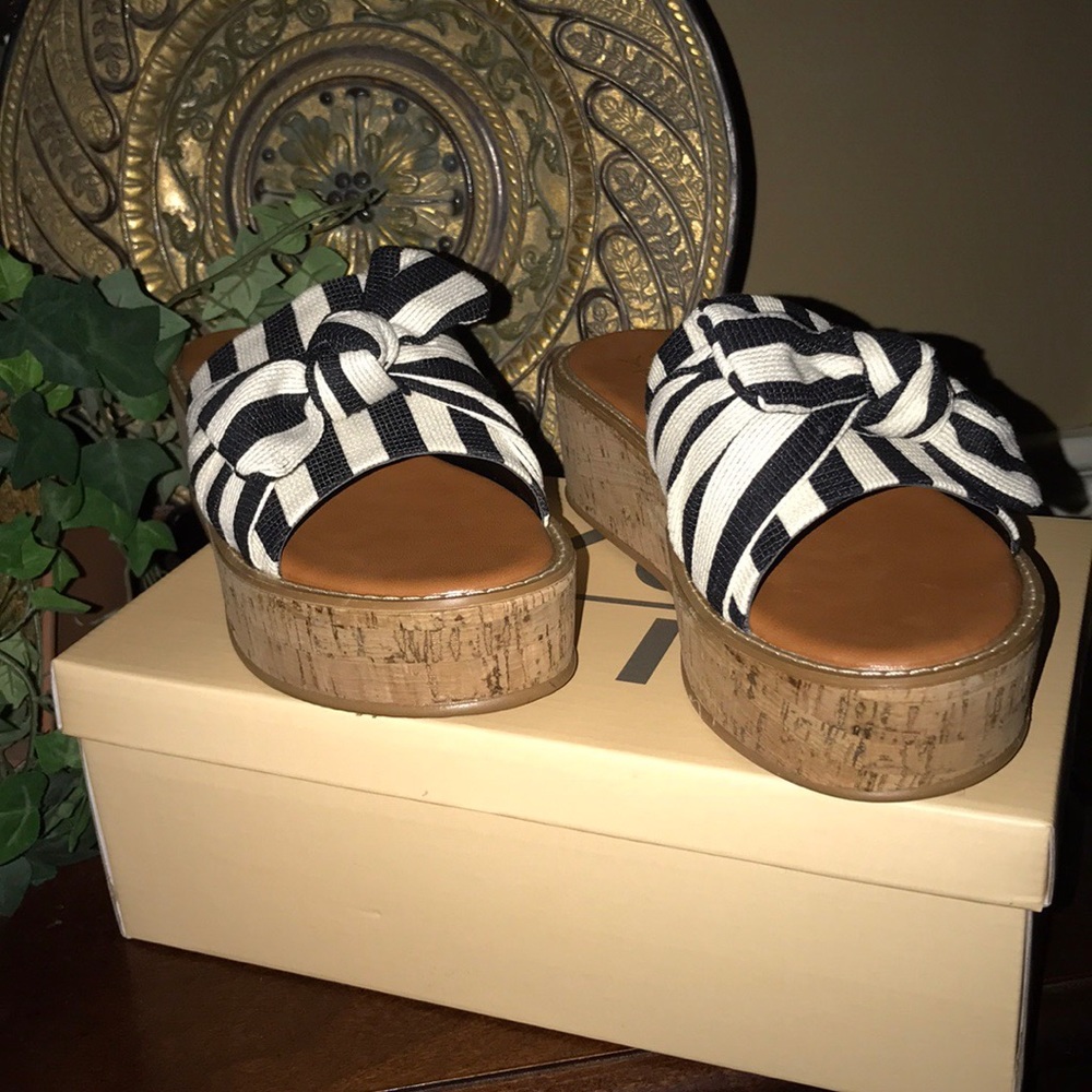 Shoes - Picture 5 of 6
